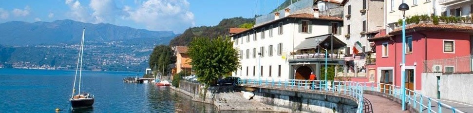 Panorama del lungolago della frazione di Vello